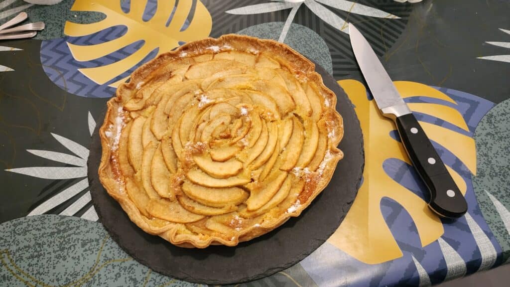 Une tarte aux pommes croustillantes comme on les aime